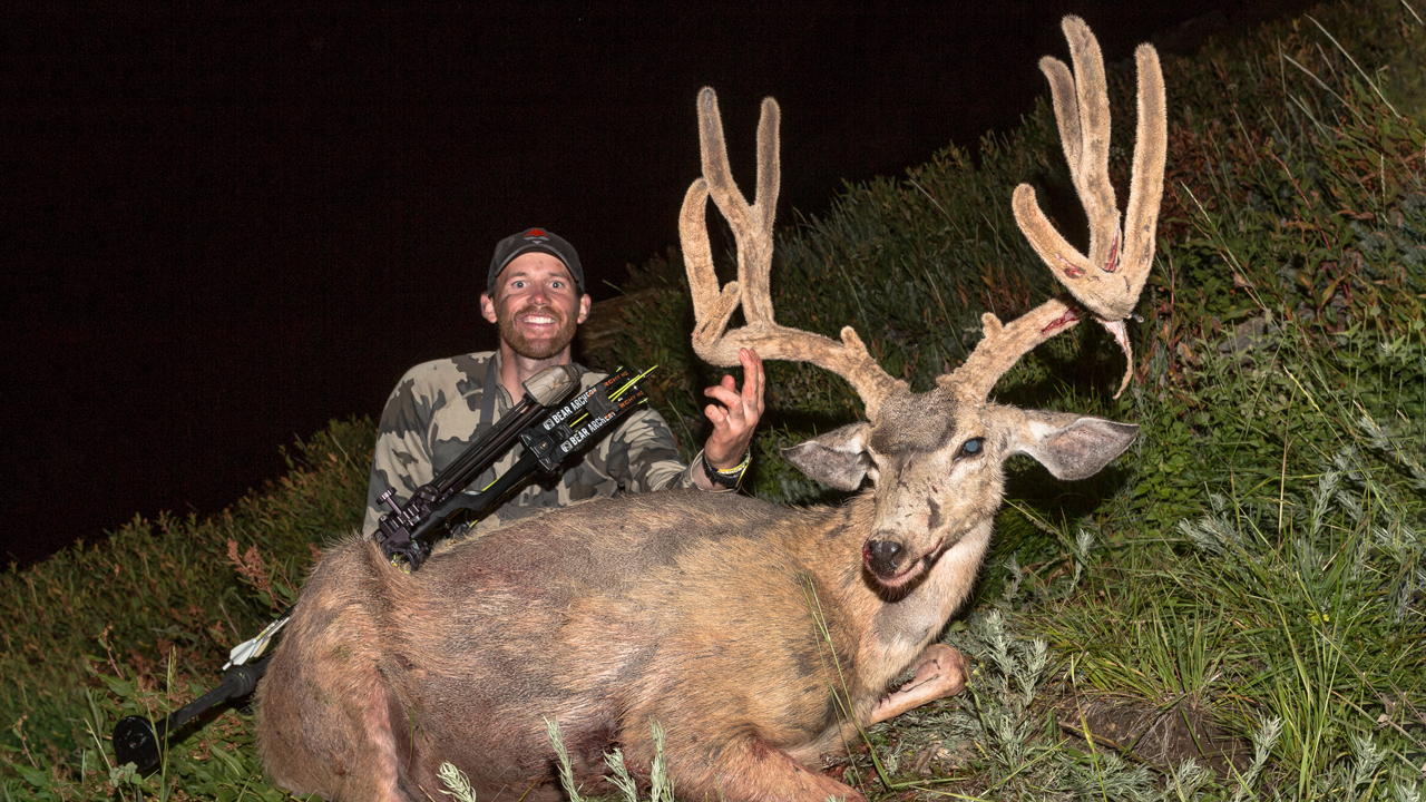 Brady-Miller-archery-mule-deer-buck