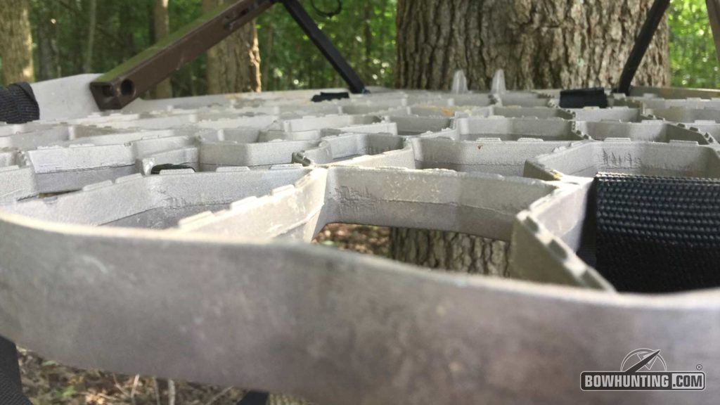 Built-in traction teeth on the stand's platform help prevent your feet from slipping and sliding, no matter what the elements throw your way. 