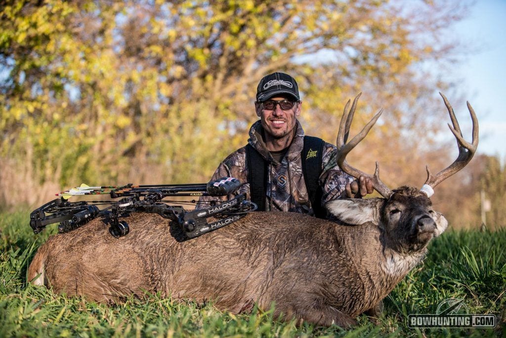 Todd Graf was able to put his Halon 32 to the test on this great Illinois whitetail just last weekend.
