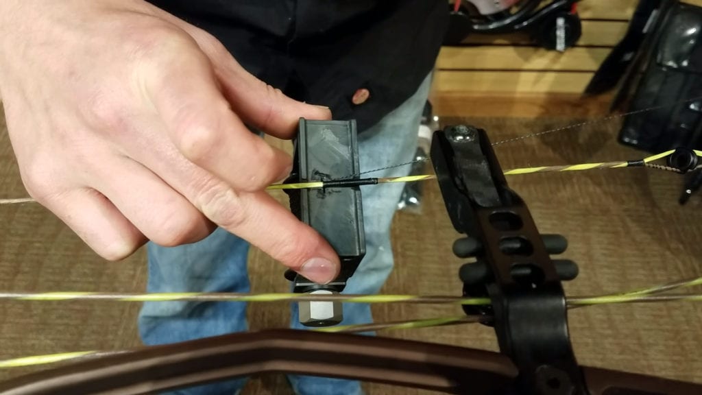 changing bow string serving
