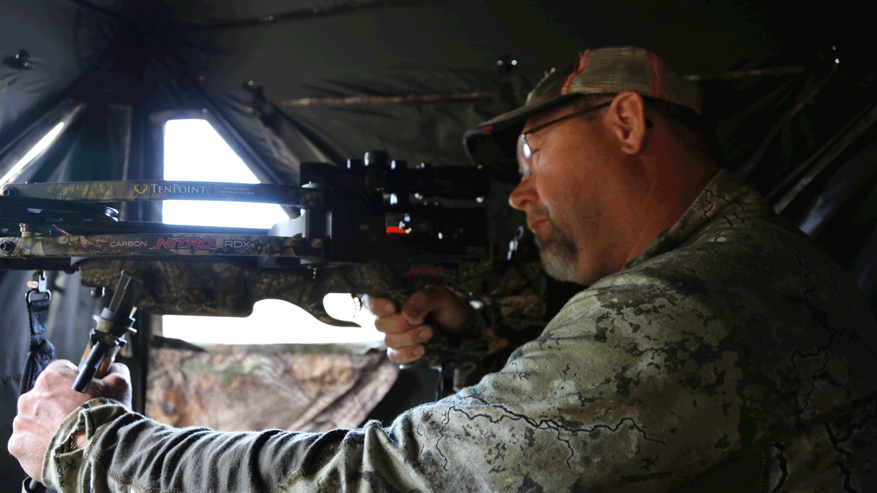 hunter-shooting-tenpoint-crossbow