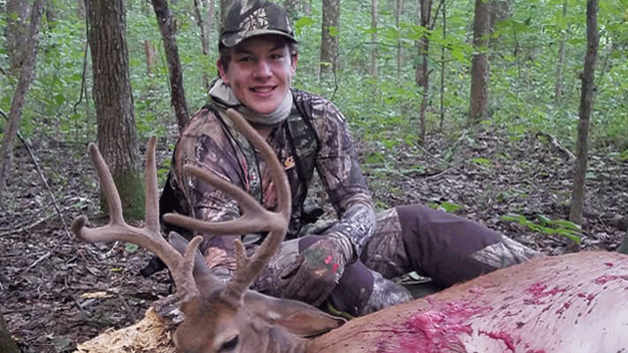 tennessee's august velvet buck hunt - caanan-white-velvet-buck