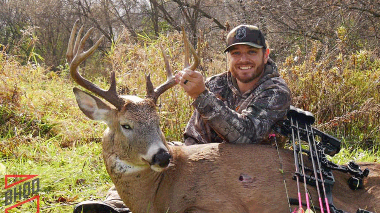 bowhunting late October - Zarr-illinois-buck