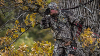 scentlok-hunter-in-treestand