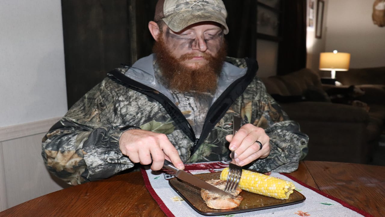 hunter eating food