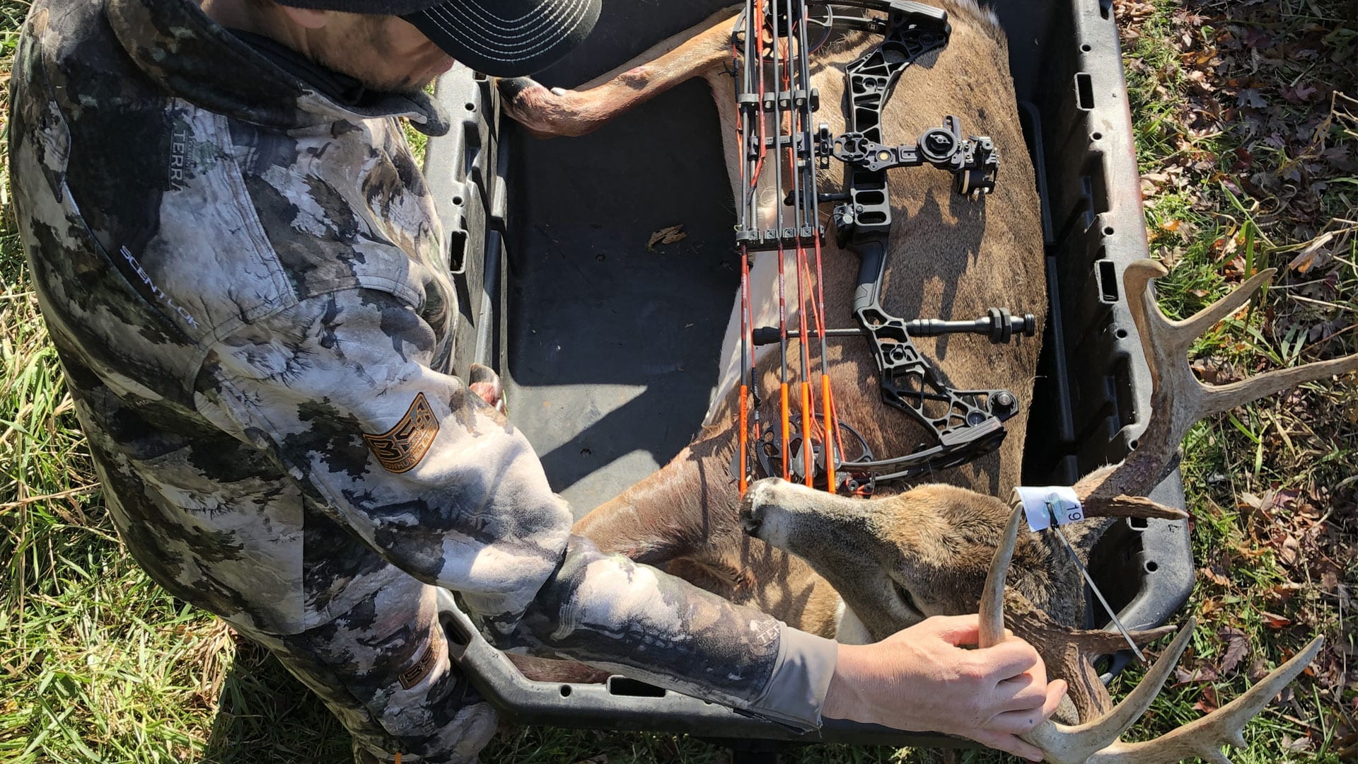 Todd Graf with his 2020 Illinois buck shot with the Mathews VXR
