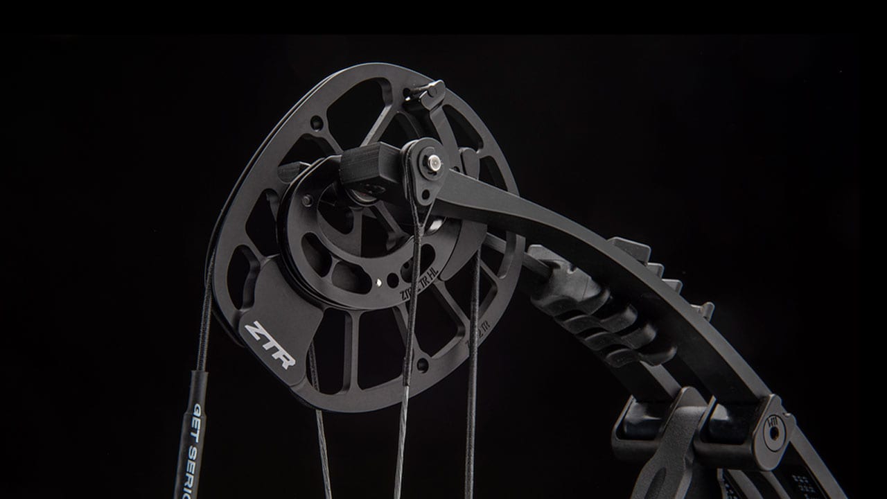 Check out the latest in compound hunting bows from Hoyt for 2020 in this Hoyt RX-4 Alpha and Axius Alpha bow review - ztr-cam