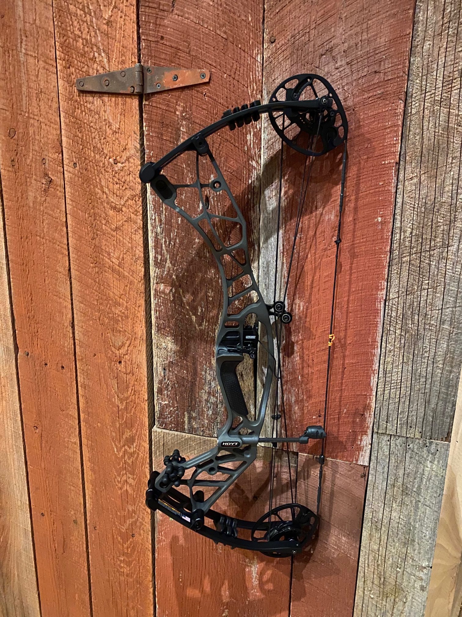 Details about   HOYT AXIUS Compound Hunting Bow 28" to 30" RH 60# to 70# Optifade Elevated II 