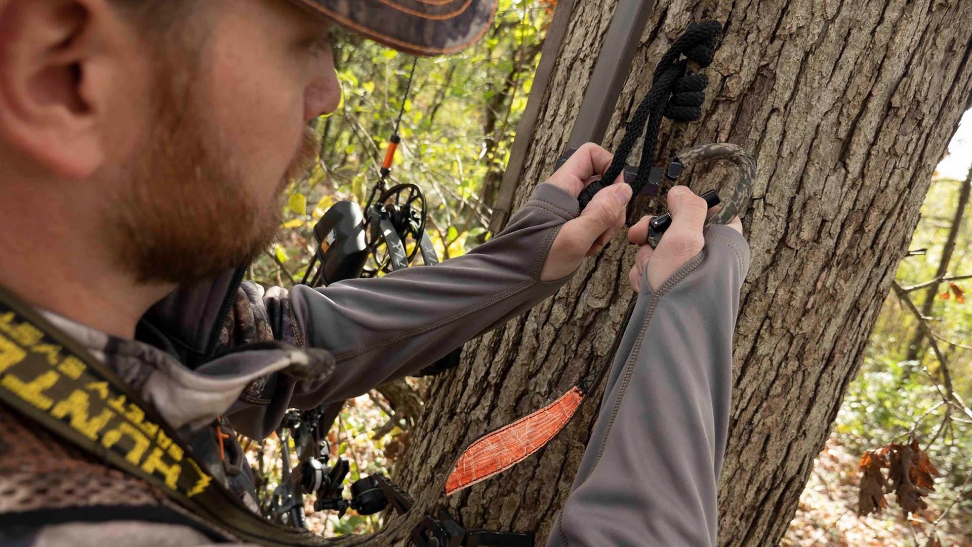 bowhunting attaching lifeline on tree