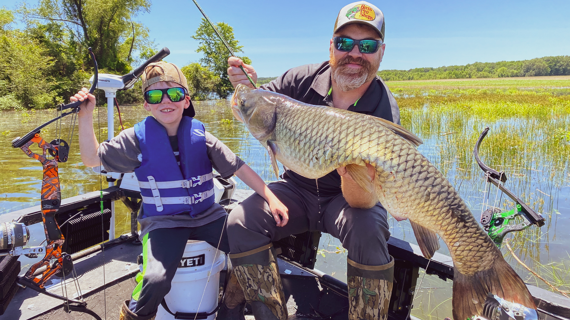 Bowfishing Bow Build on a budget (build and Shoot) 