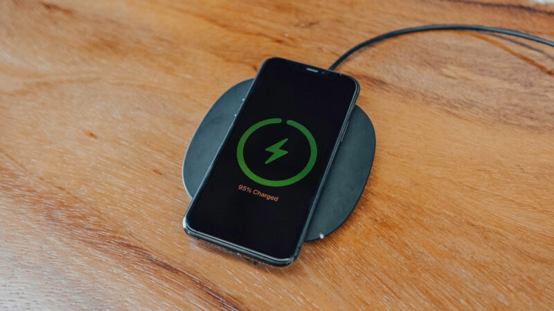 Magview Gear Launches New Wireless Charging Phone Plate