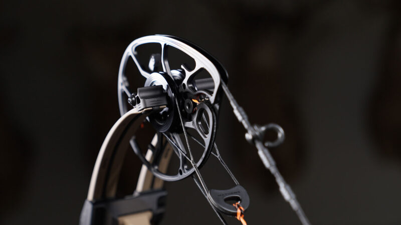 Mathews lift bow cam and axle system.